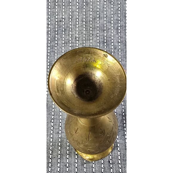 Two Vintage Brass Vases with etched floral and foliage patterns - Picture 6 of 7